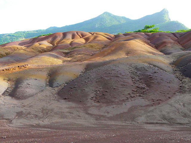 Natural attractions in Mauritius - coloured sands